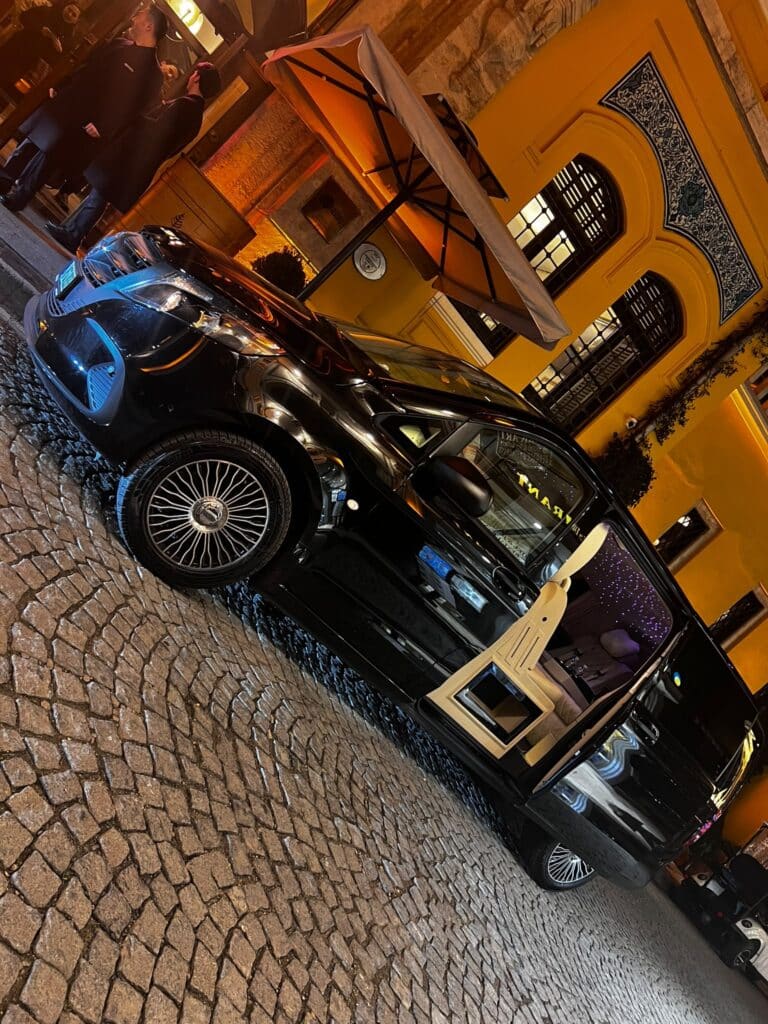 Kurucuk & Associates 律师事务所为客户安排的专属商务车